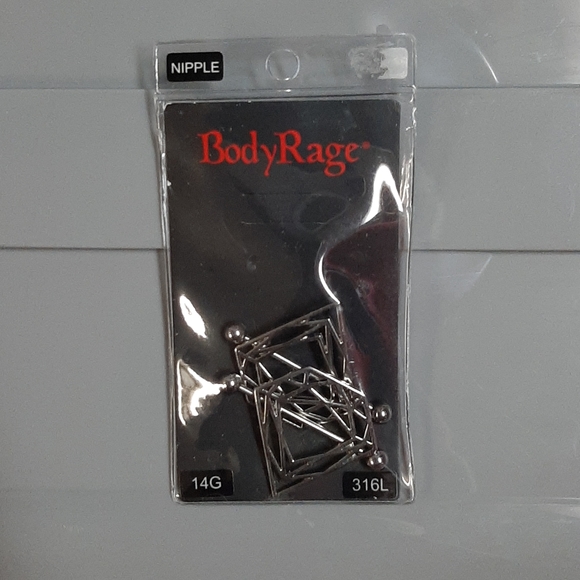 *Pierced* Nipple Jewellery - Picture 1 of 4